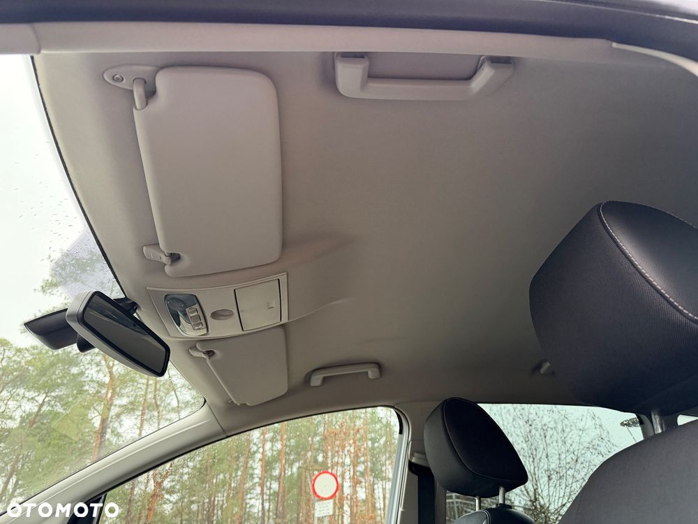 Ford Kuga 2.0 TDCi 2x4 Titanium - 25