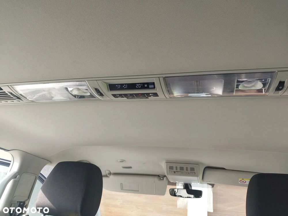Volkswagen Caravelle - 13