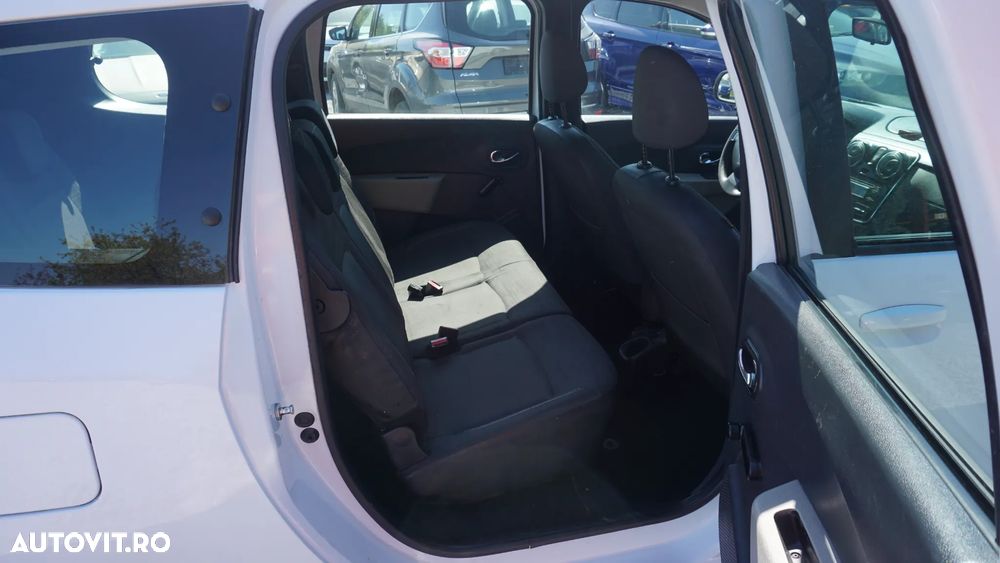 Dacia Lodgy 1.6 Ambiance - 13