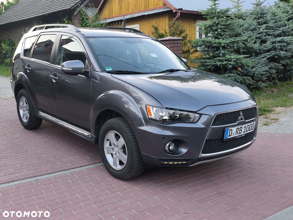 Mitsubishi Outlander - 2
