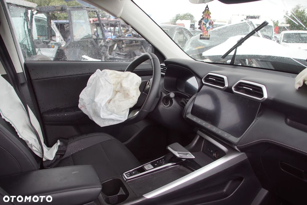 Auto na części - MG ZS II 1.5 HEV+ 197 KM 15FHC DHT 5WSB 2026R Silnik Skrzynia Bateria Drzwi Błotnik Zderzak Lampa Lusterko Klamka Szyba Deska Kokpit Sterownik Moduł Czujnik Licznik Wyświetlacz Panel Kierownica - 17