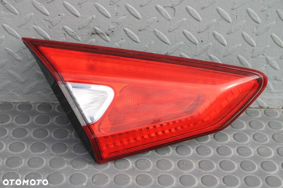LAMPA W KLAPĘ LEWY TYŁ LEWA TYLNA NISSAN PULSAR 14-18 - 1