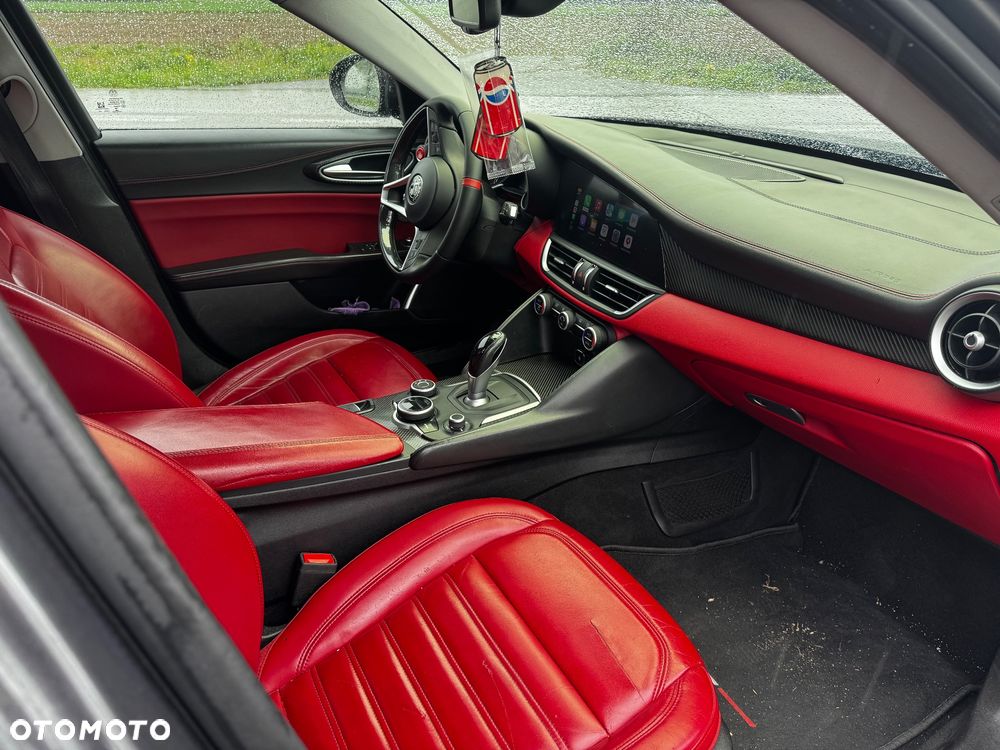 Alfa Romeo Giulia 2.0 Turbo 16V AT8-Q4 Intensa - 18