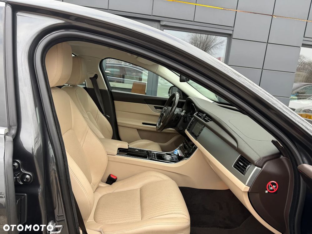 Jaguar XF E-Performance Prestige - 29