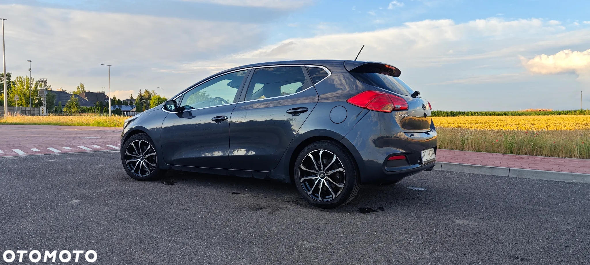Kia Ceed - 40