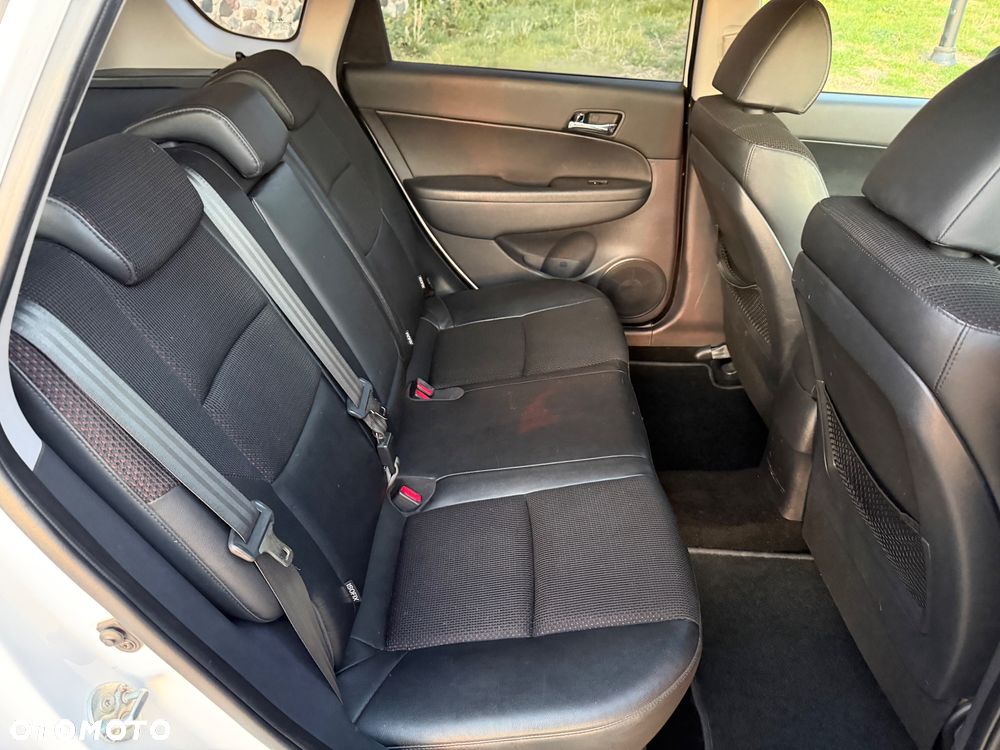 Hyundai i30 i30cw 1.4 Edition 20 - 21