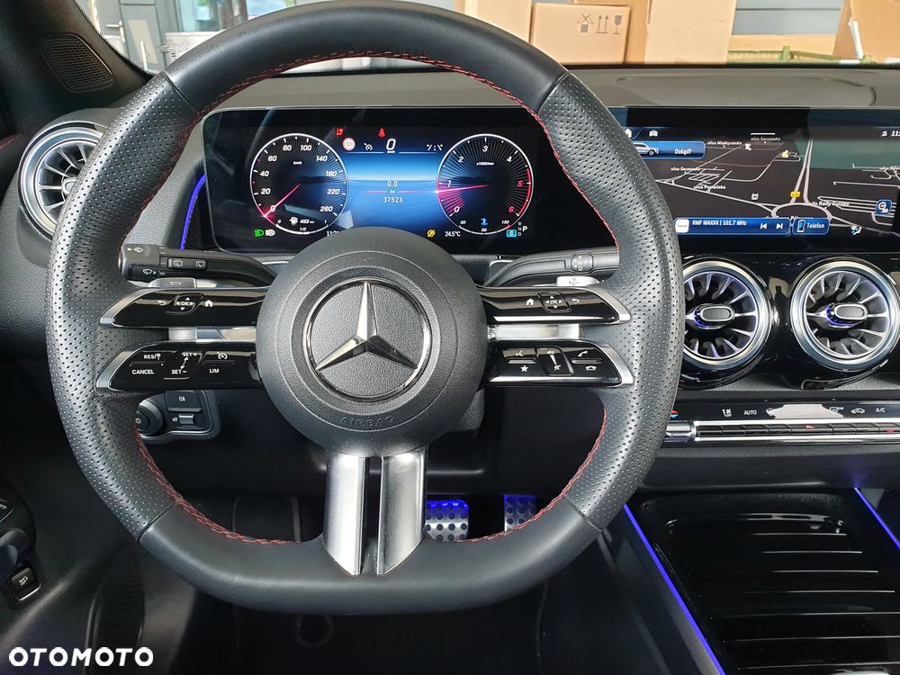 Mercedes-Benz GLB 200 d 4-Matic AMG Line 8G-DCT - 27