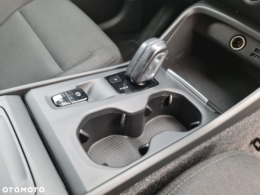 Volvo XC 40 D3 AWD Geartronic Momentum Pro - 14