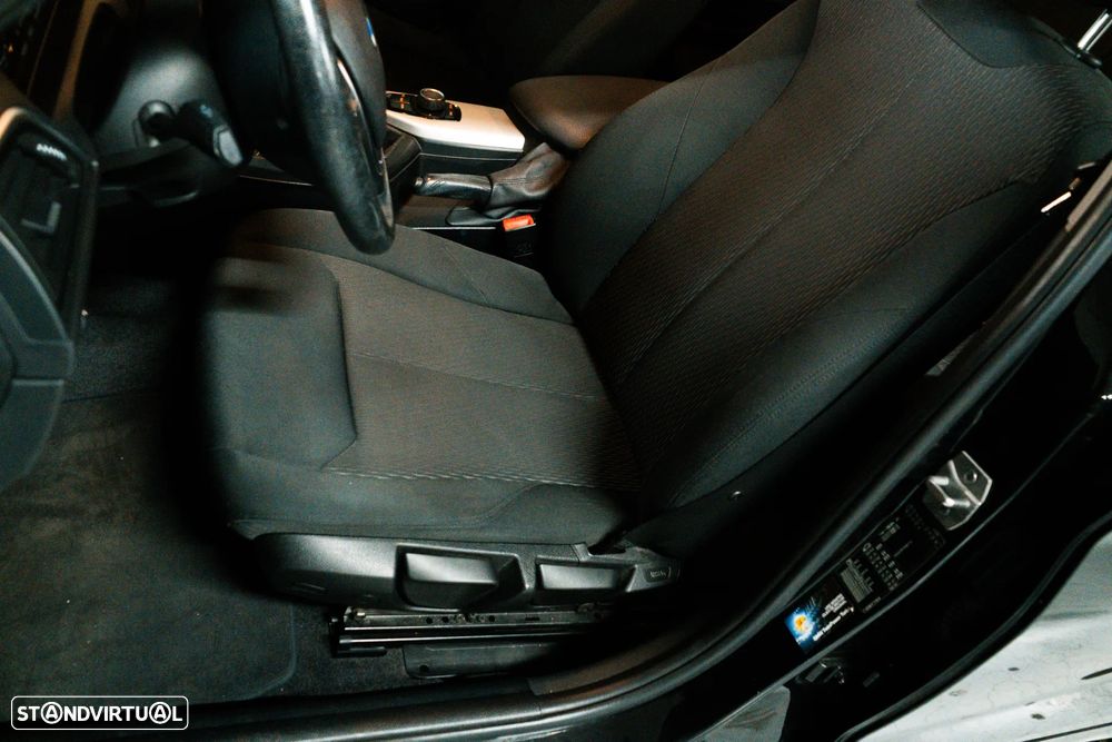 BMW 116 d Line Urban - 33