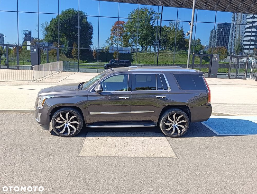 Cadillac Escalade - 16