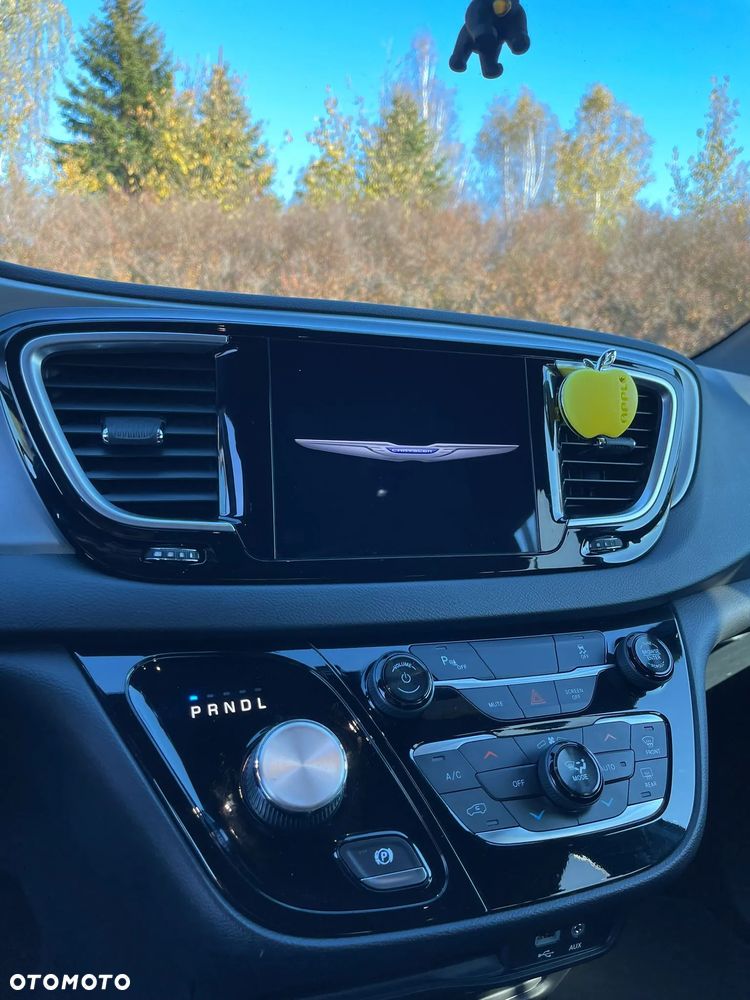 Chrysler Pacifica - 20