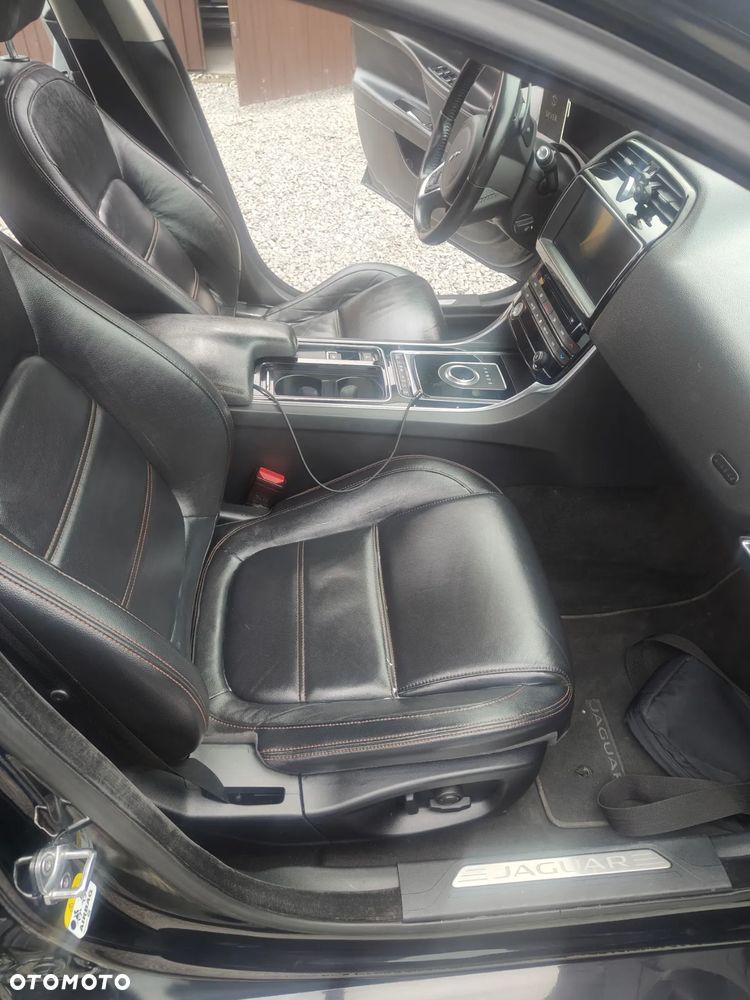Jaguar XE 2.0 D AWD Portfolio - 37