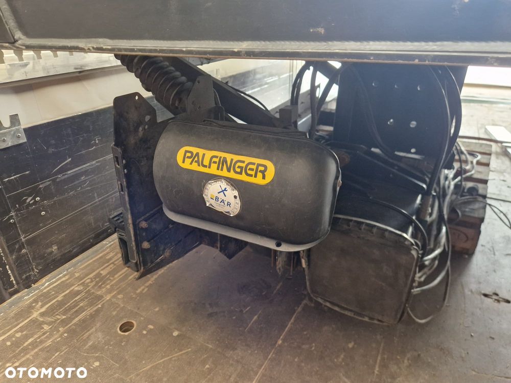 Kontener Zabudowa IVECO Plandeka Winda 6.16x2.47x2.56 - 15