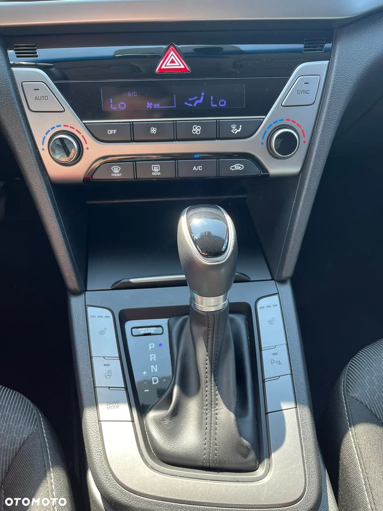 Hyundai Elantra 1.6 Style - 14