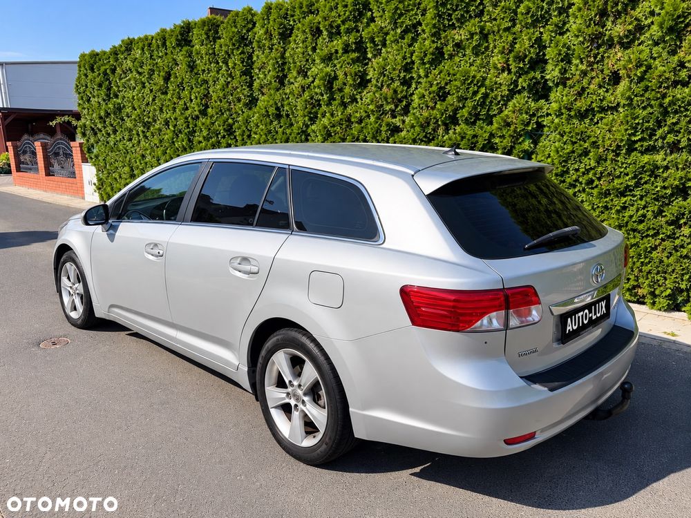 Toyota Avensis Touring Sports 1.8 Executive - 2
