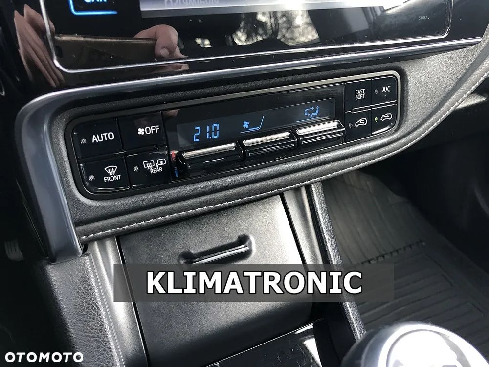 Toyota Auris 1.6 Prestige - 17