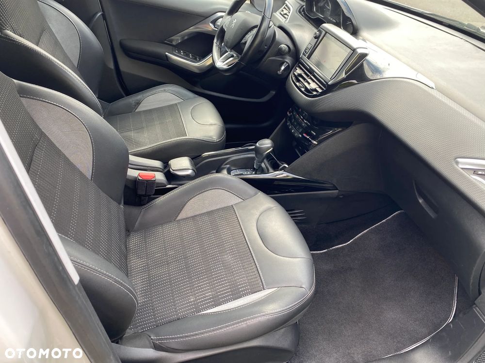 Peugeot 2008 1.2 Pure Tech Active S&S EAT6 - 19