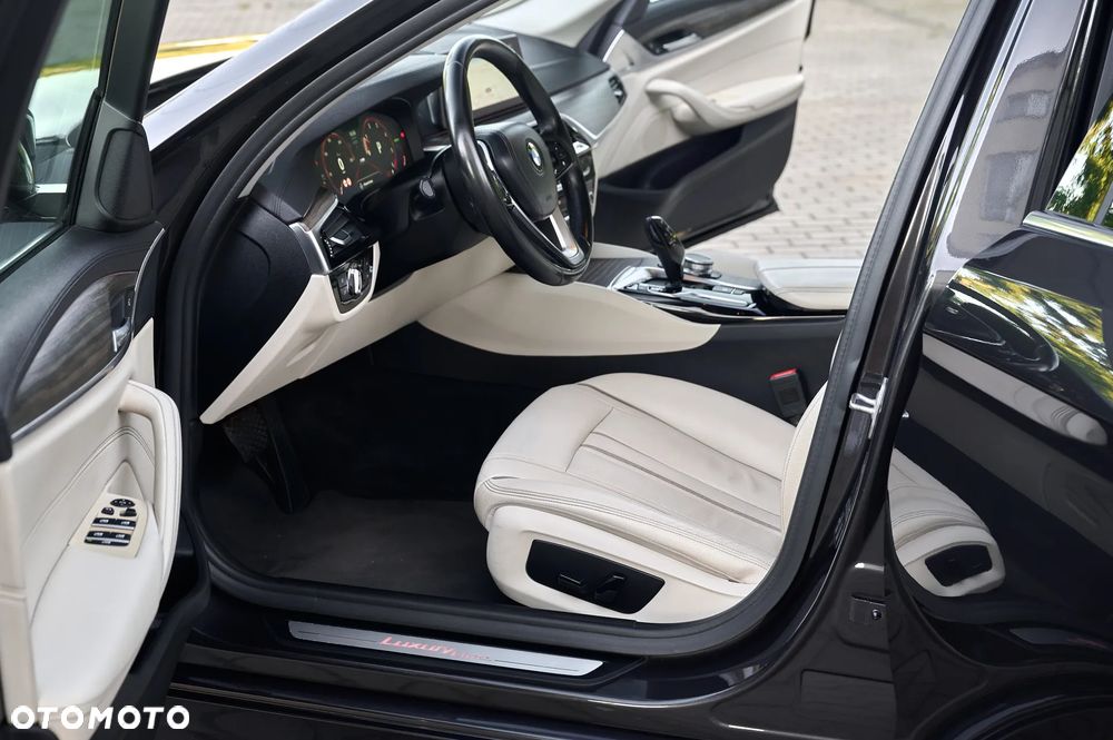 BMW Seria 5 525d Luxury Line - 12