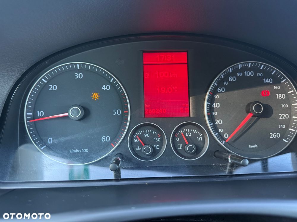 Volkswagen Touran 2.0 TDI DPF Cross - 17