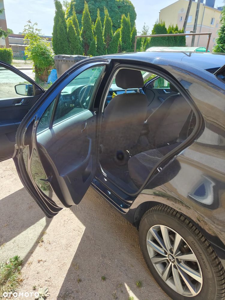 Skoda RAPID 1.2 TSI Active - 8