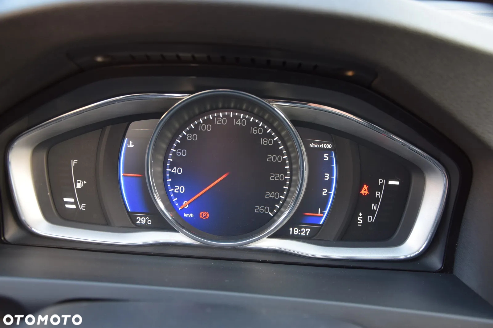 Volvo V60 D5 AWD R-Design Summum - 28