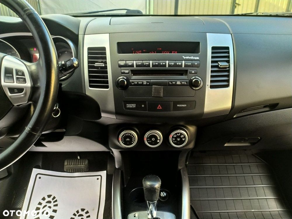 Mitsubishi Outlander 2.4 4WD CVT Intense - 19