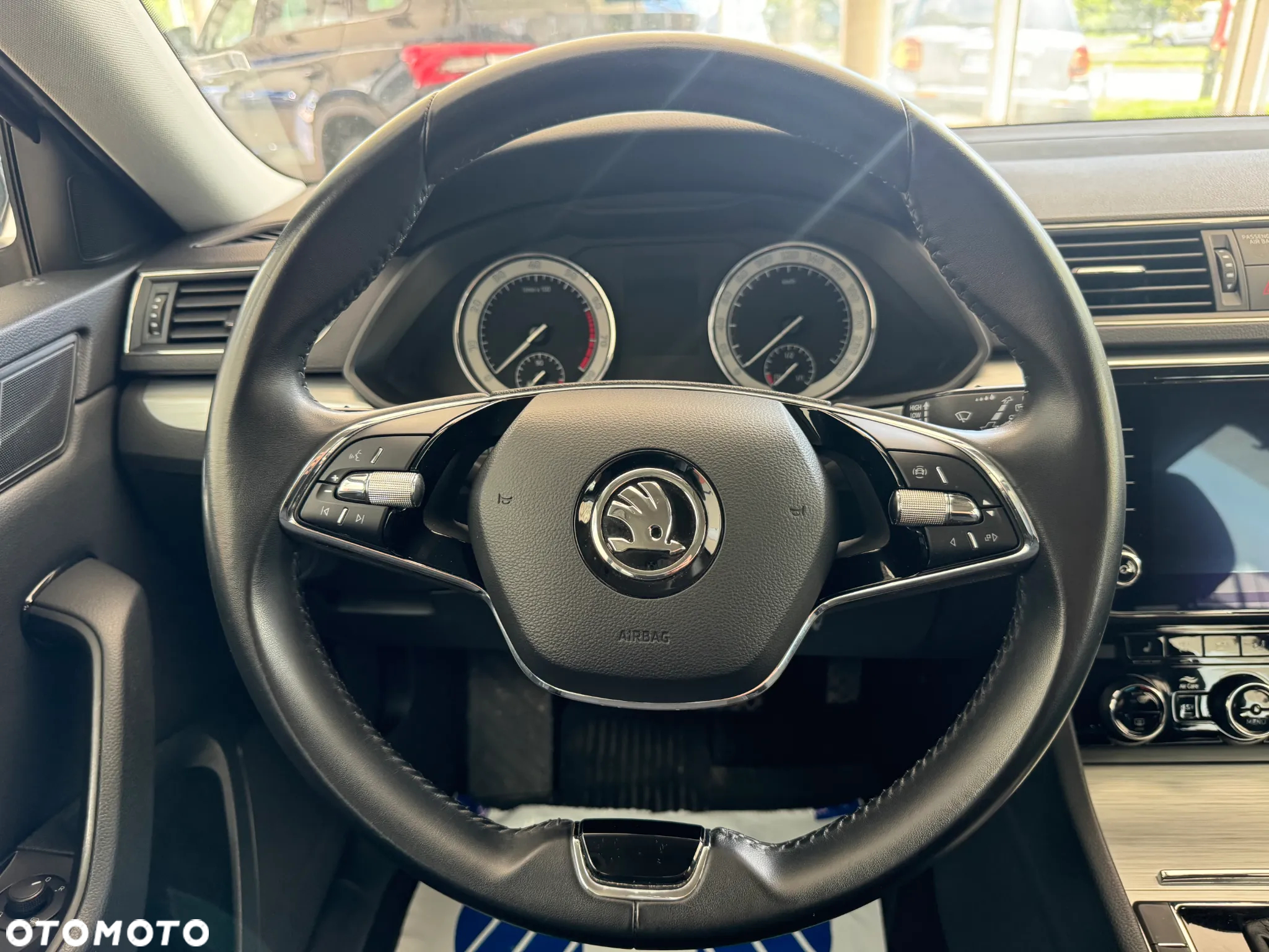 Skoda Superb 1.5 TSI Ambition DSG - 25