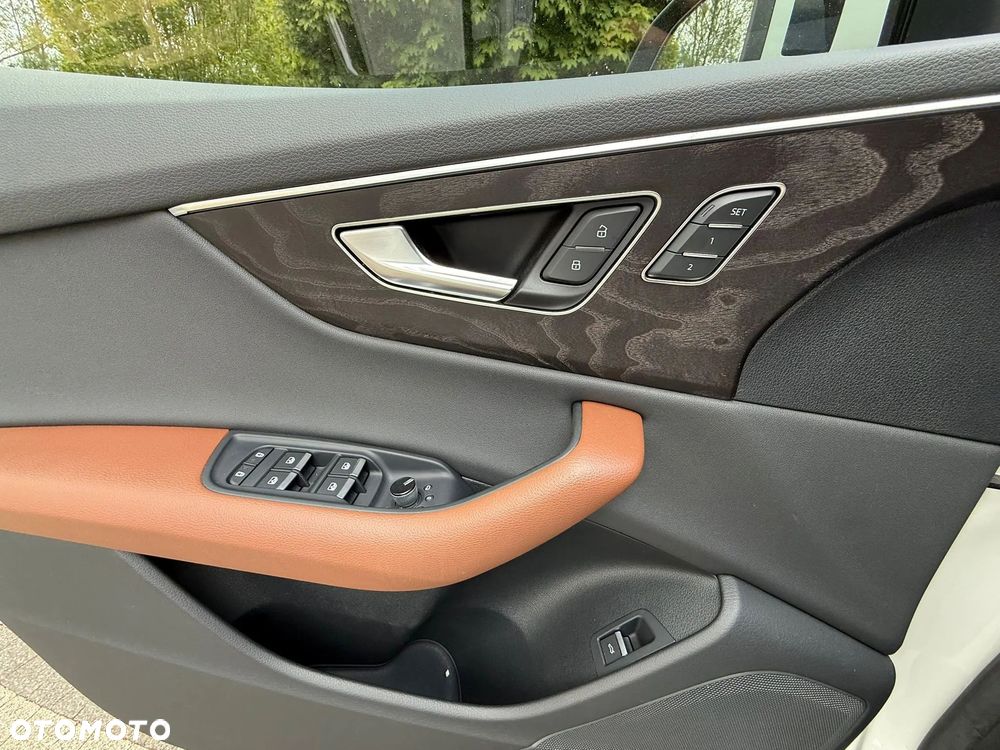 Audi Q8 55 TFSI quattro tiptronic - 6