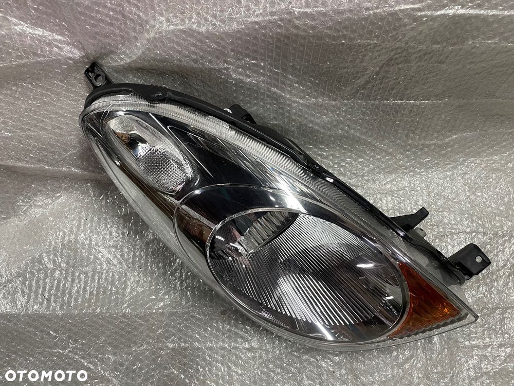 LAMPA PRAWA ZWYKŁA NISSAN NOTE E11 260109U10A - 5
