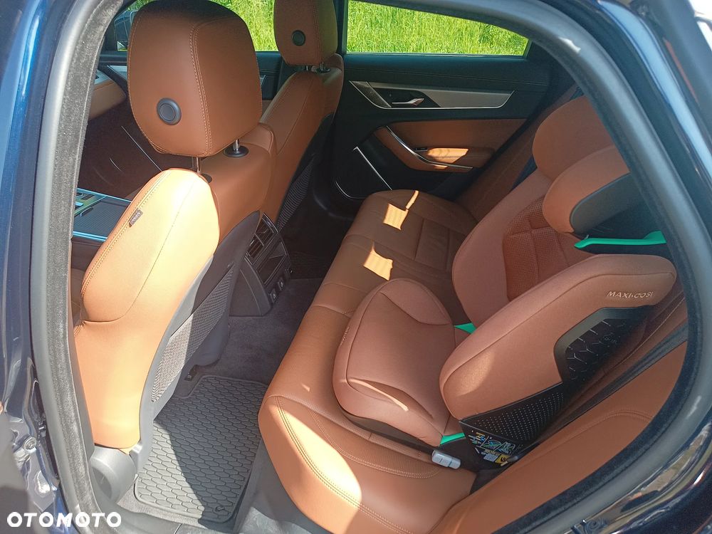 Jaguar XF P250 R-Dynamic SE - 13