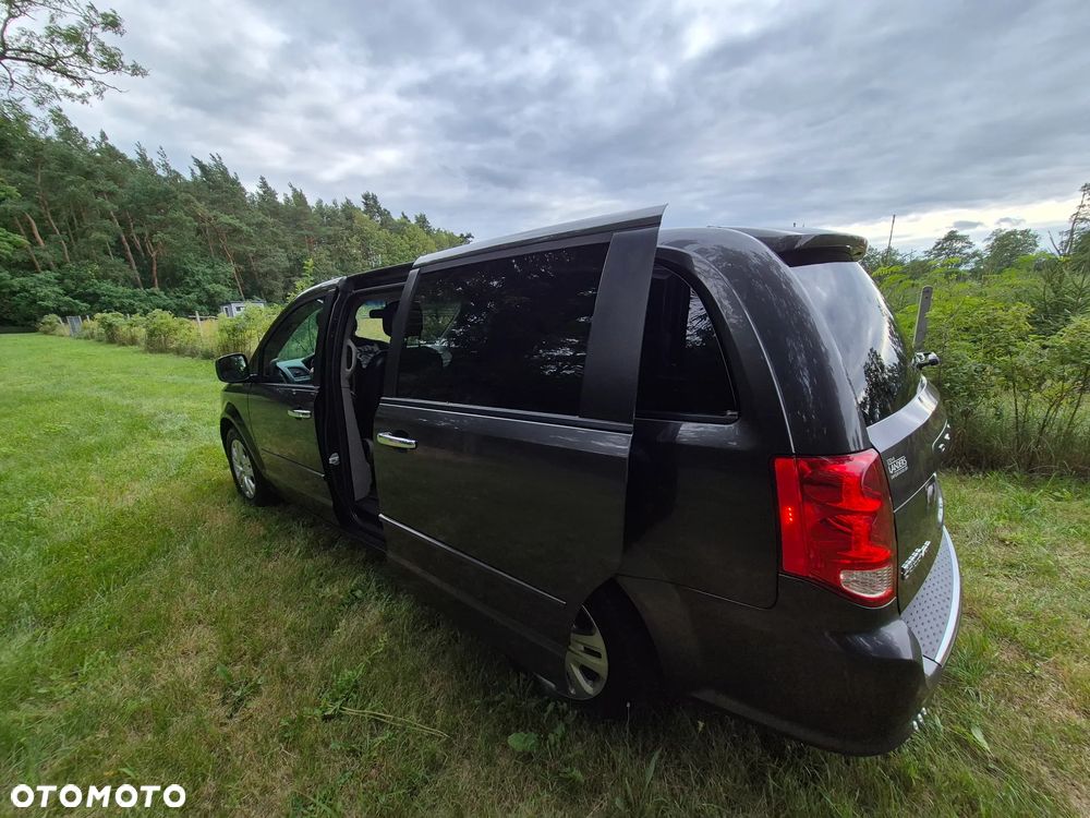 Dodge Grand Caravan - 10