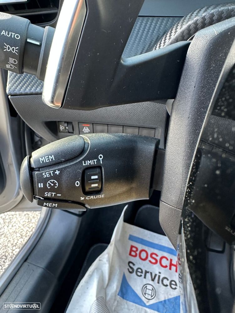 Peugeot 208 1.2 PureTech Allure EAT8 - 17