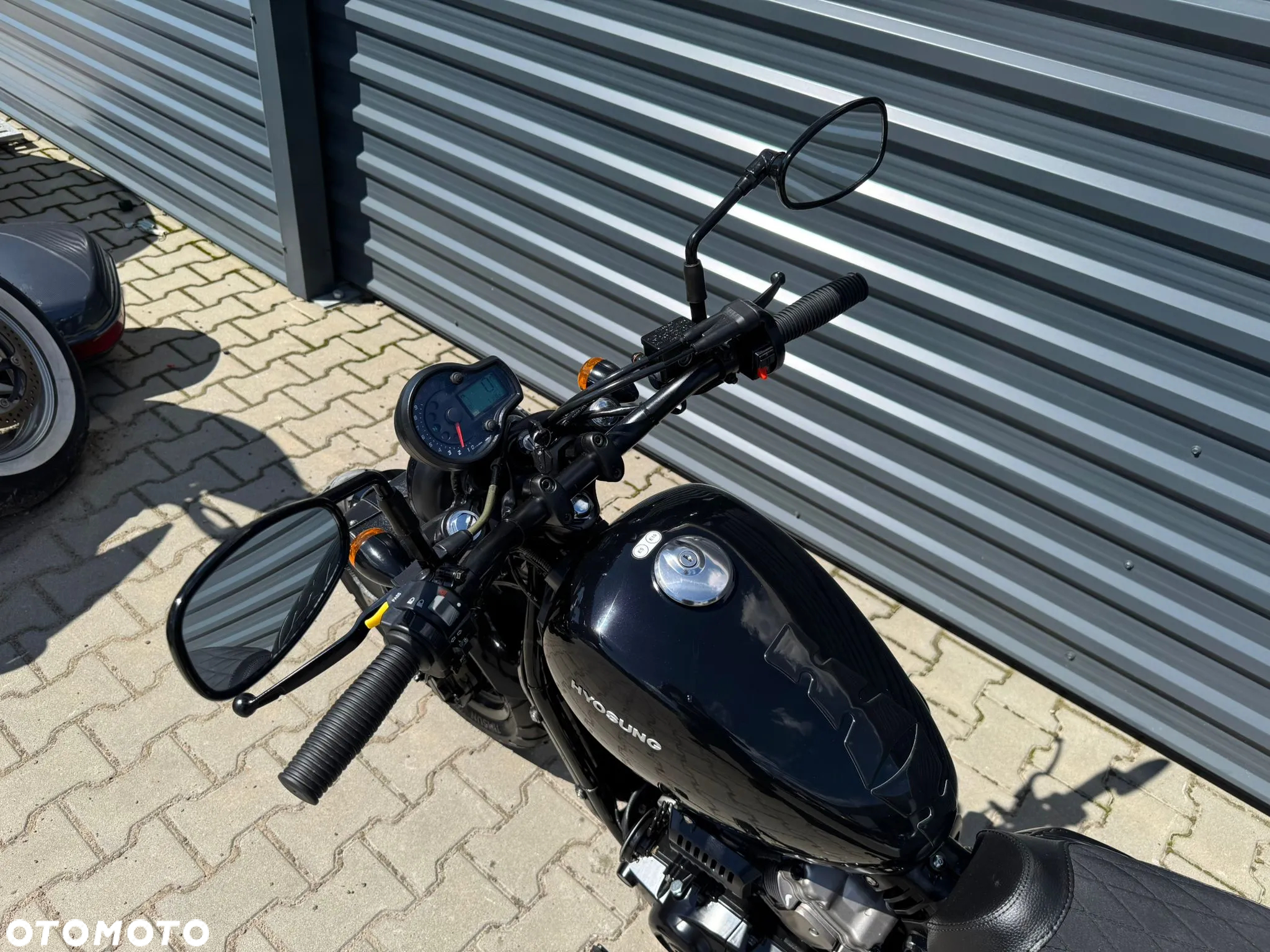 Hyosung GV - 8