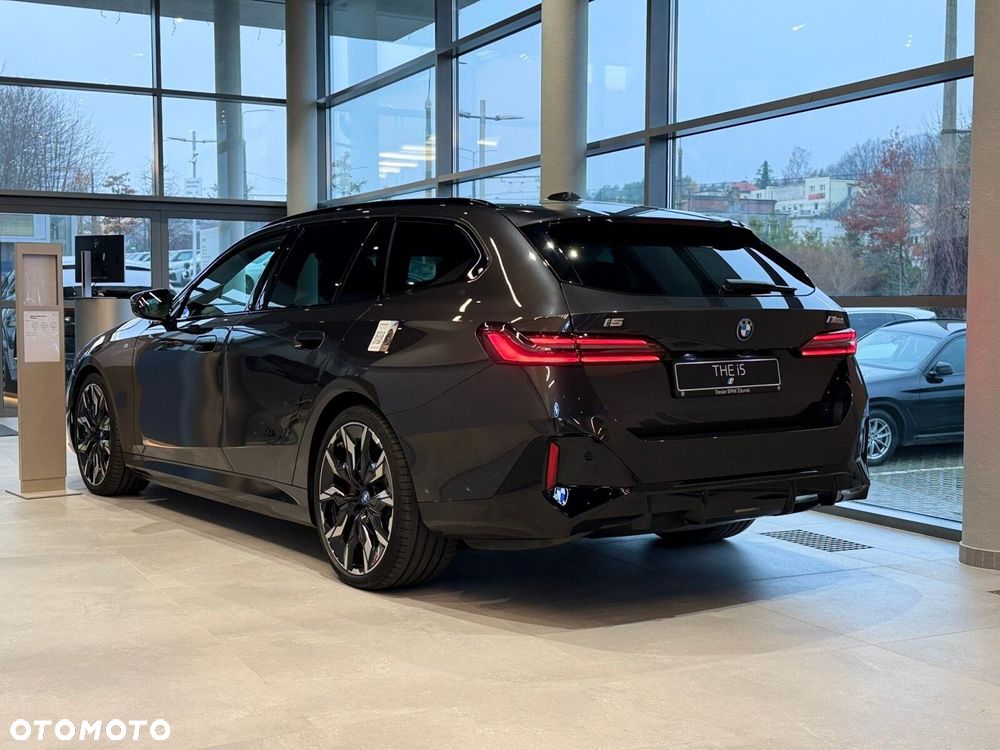 BMW i5 - 8