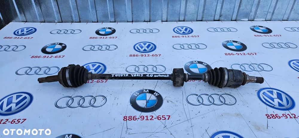 TOYOTA YARIS I 1.0 VVTI AUTOMAT Półoś przód prawy Półoś przednia prawa Przegub P26080567 - 1