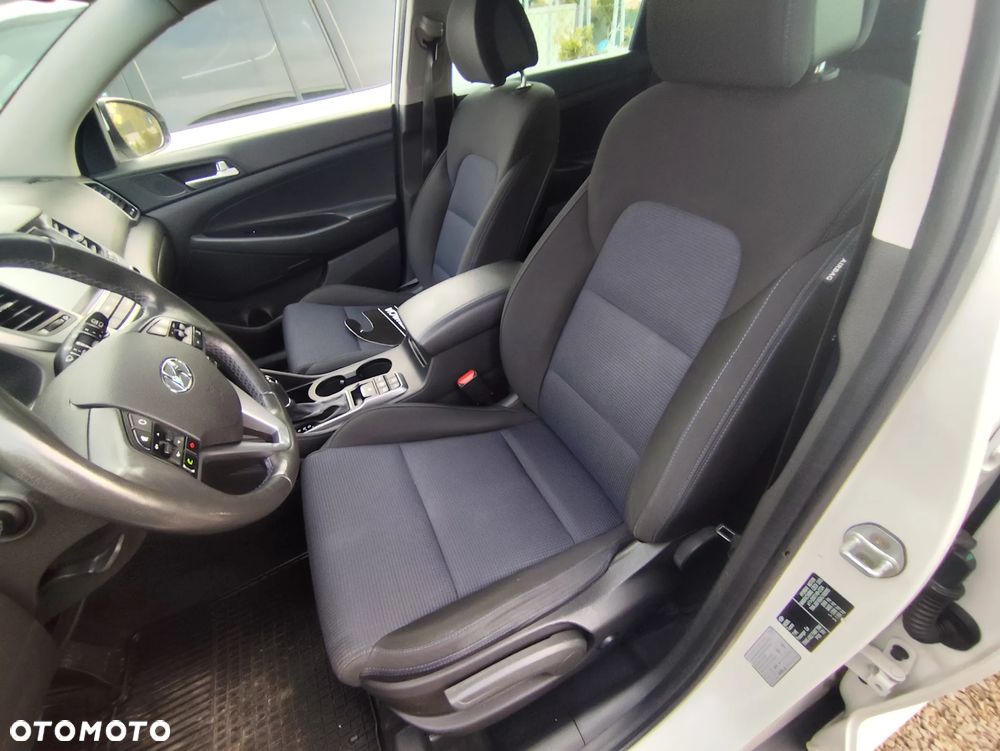 Hyundai Tucson blue 1.7 CRDi 2WD DCT Premium - 24