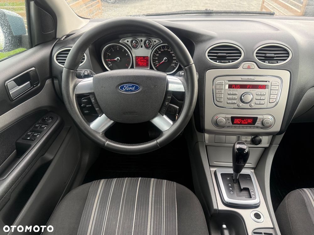 Ford Focus 2.0 16V Titanium - 24
