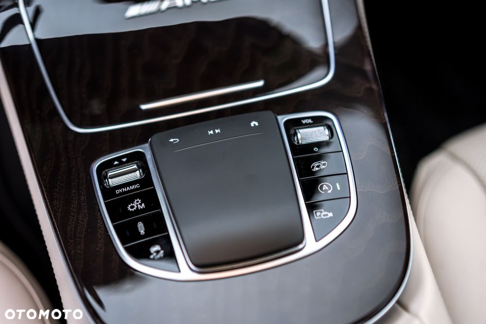 Mercedes-Benz Klasa E AMG 63 S 4Matic+ 9G-TRONIC - 25