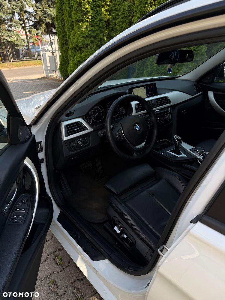 BMW Seria 3 330i Luxury Line sport - 13