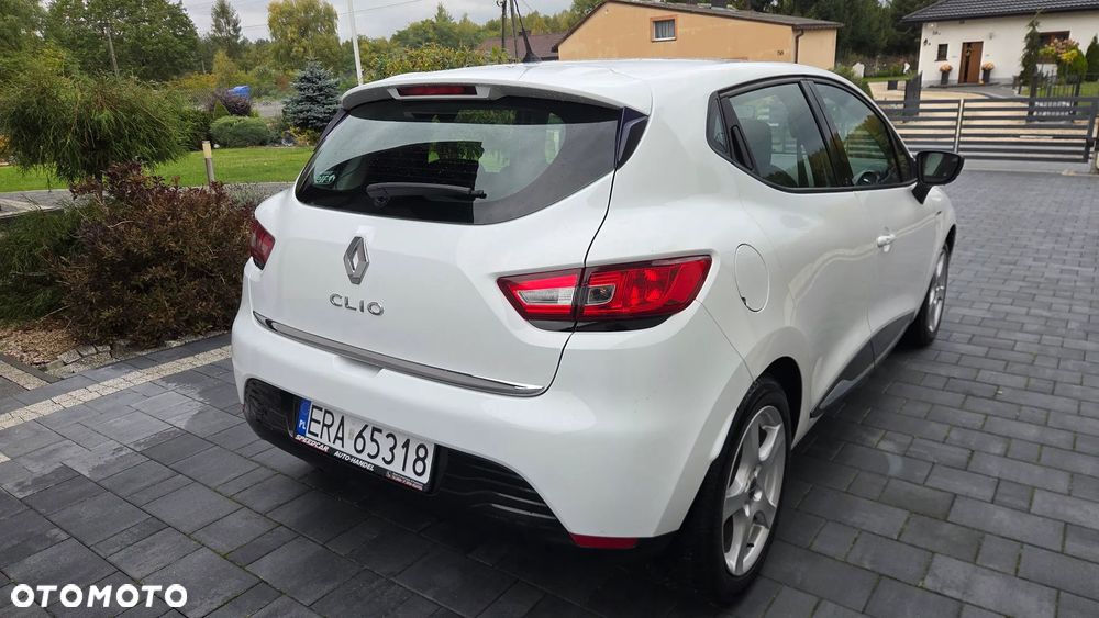 Renault Clio 1.2 16V 75 Night and Day - 9