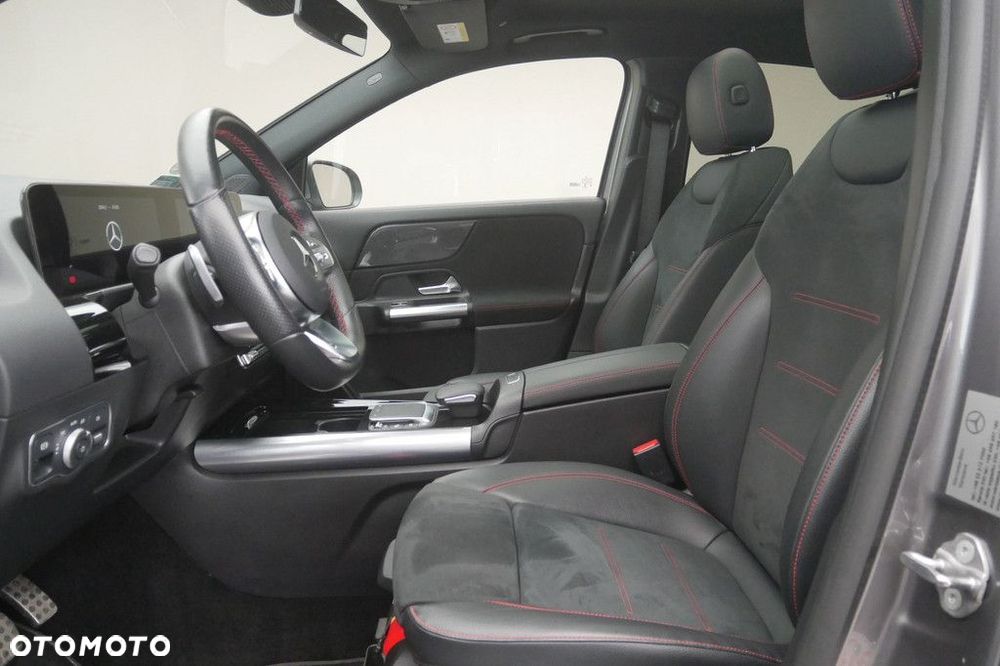 Mercedes-Benz GLA - 12