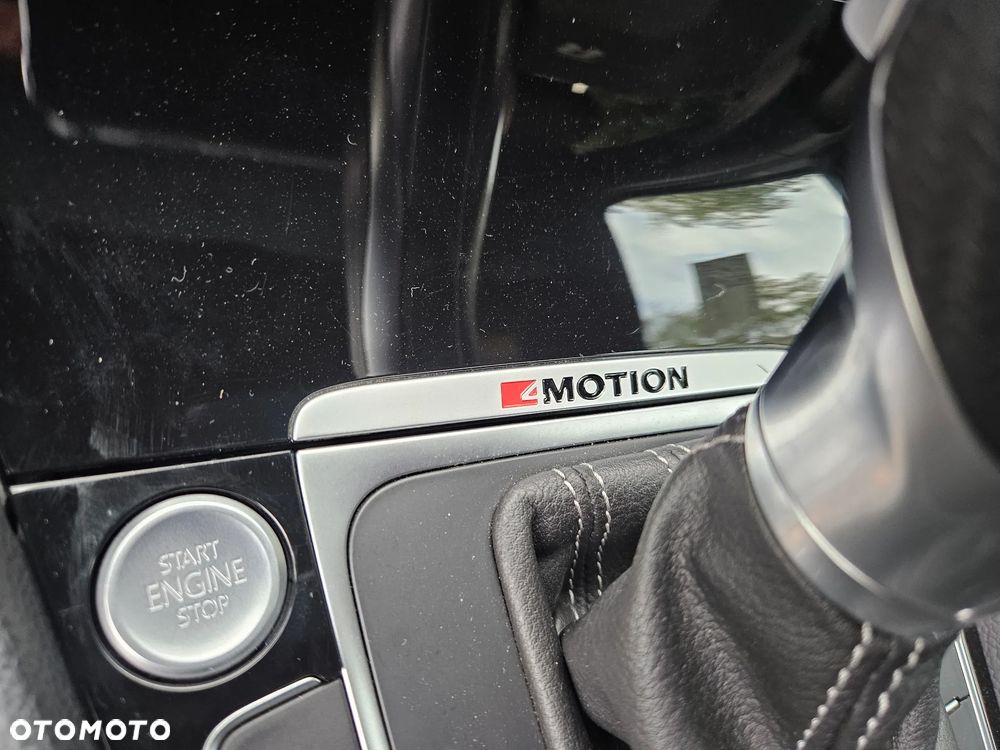 Volkswagen Golf R 4Motion (BlueMotion Technology) DSG - 23
