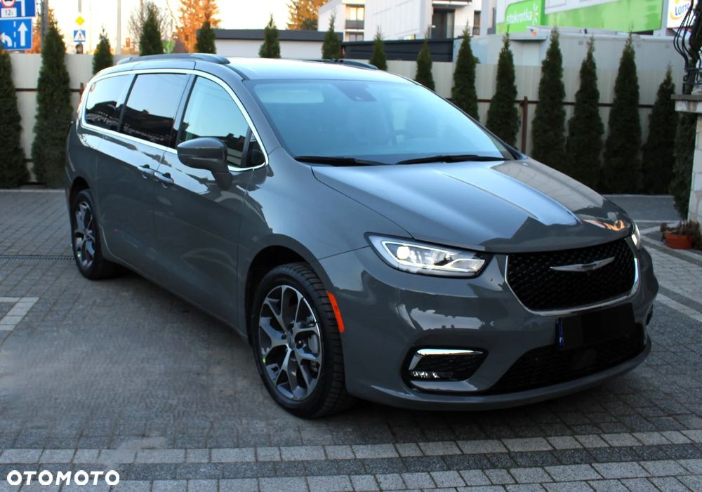 Chrysler Pacifica - 32