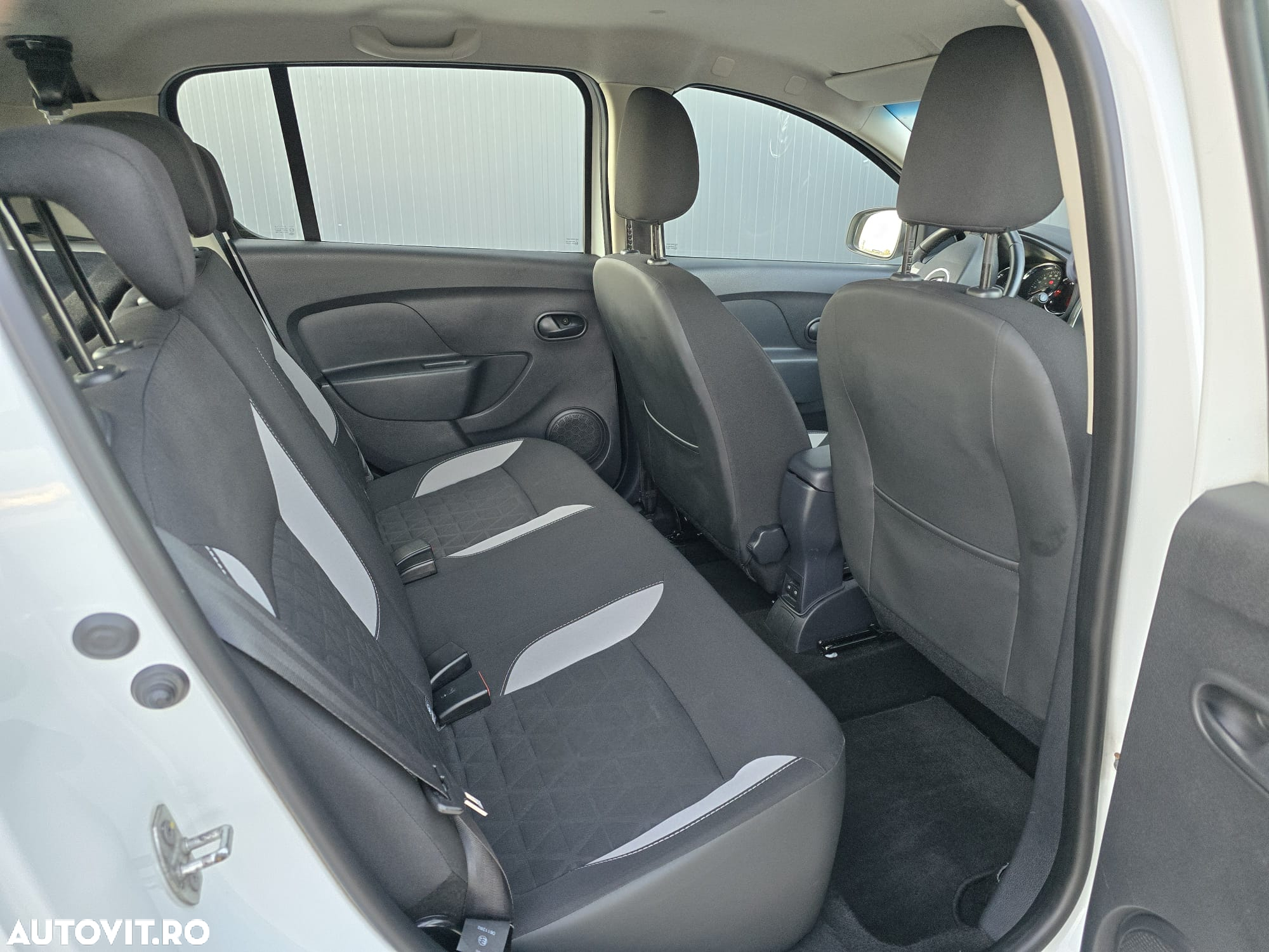 Dacia Sandero Stepway dCi 90 S&S Ambiance - 19