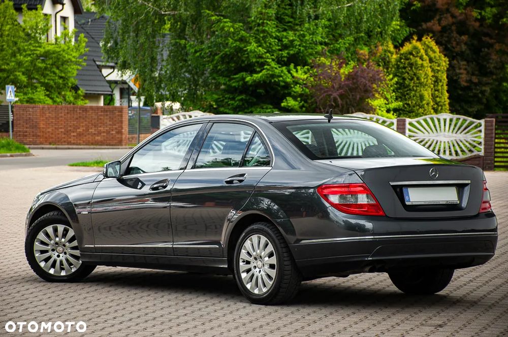 Mercedes-Benz Klasa C 180 CGI Automatik BlueEFFICIENCY Elegance - 2