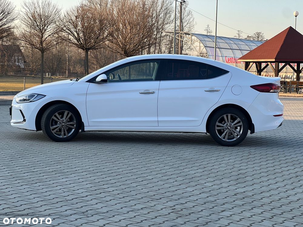 Hyundai Elantra 1.6 Comfort - 11