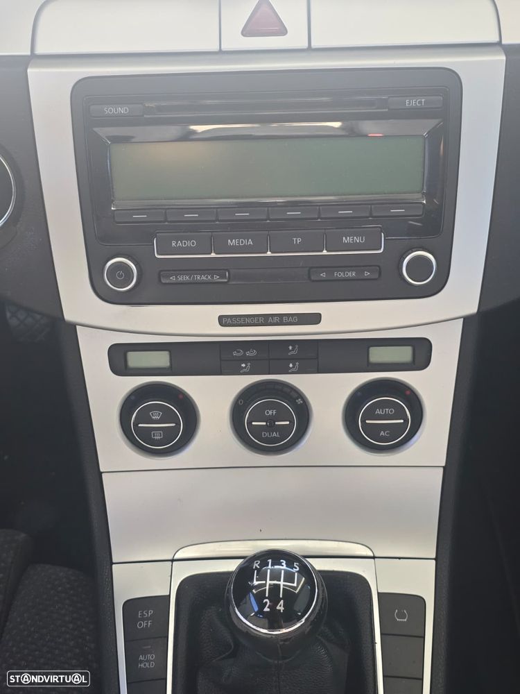 VW Passat 2.0 TDI Trendline BlueMotion - 22