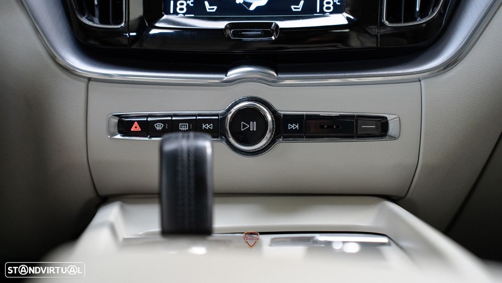 Volvo XC 60 2.0 T8 PHEV Inscription AWD - 31
