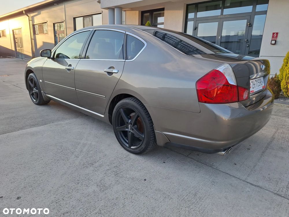 Infiniti M - 3