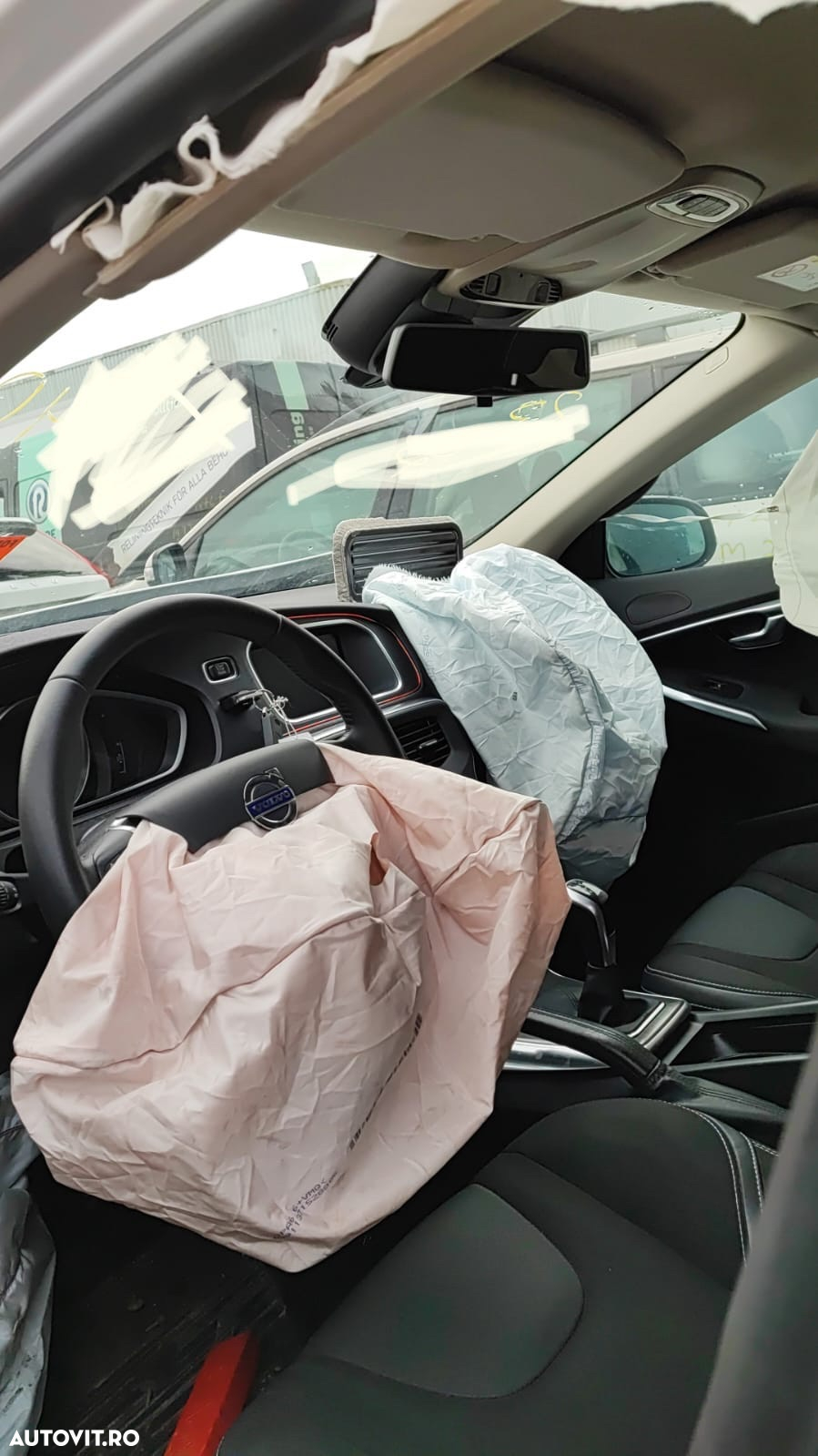 Dezmembram Volvo v40 2016 2.0 dieste euro 6 94.000 km - 5